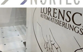 Logo der Nortec eingebunden mit unserem Logo auf einer Maschine