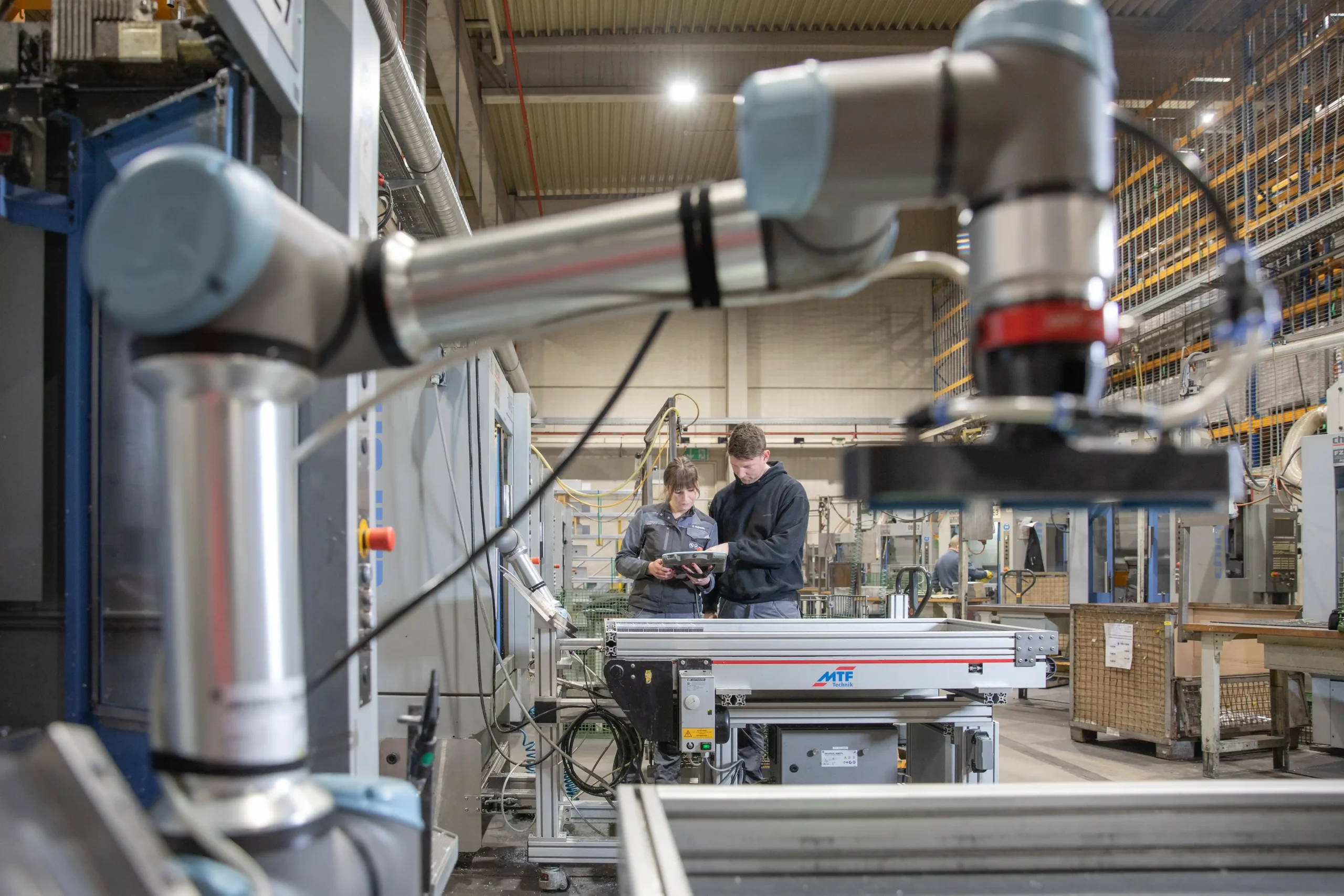 universal robots ur5e ur7e cobot anwendung scaled